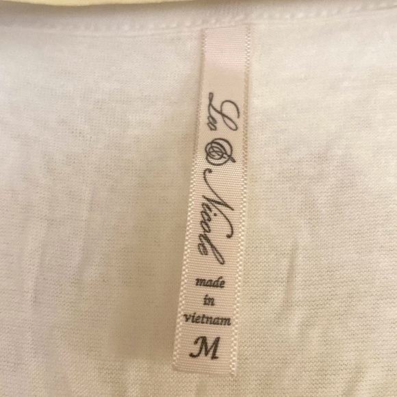 NWOT. Leo and Nicole white lace blouse. - Picture 6 of 6